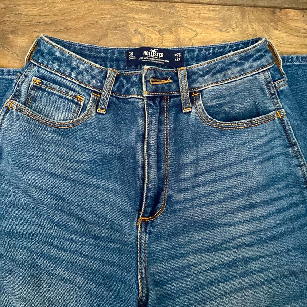 hollister high rise mom jeans